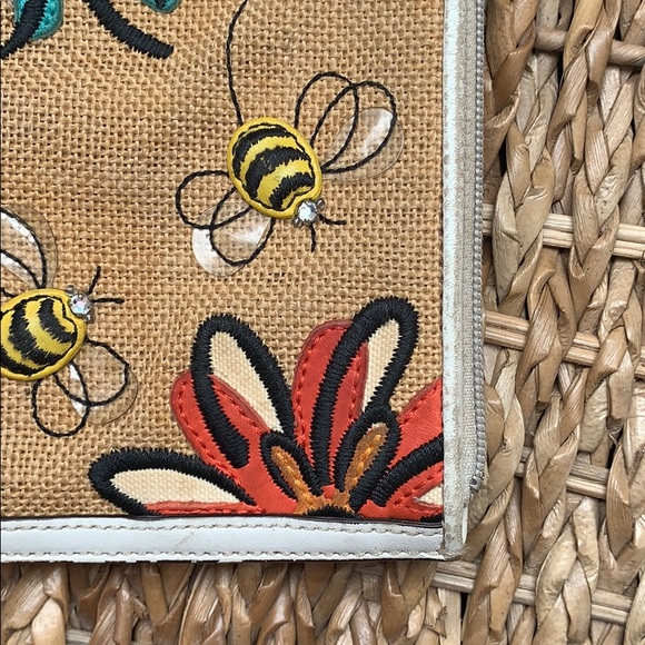 Coach Burlap Bee Wristlet 🐝 - Picture 4 of 8